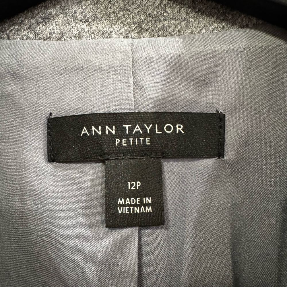 Ann Taylor Classic Charcoal Gray Blazer. Size 12 P - Picture 3 of 11